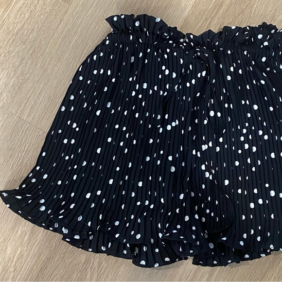 Pleated Polka Dot Shorts - Picture 4 of 5